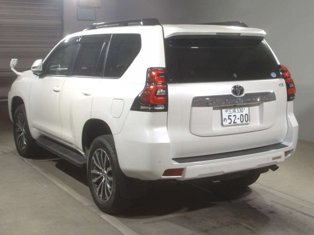 Import and buy TOYOTA LAND CRUISER PRADO 2018 from Japan to Nairobi, Kenya