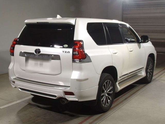 Import and buy TOYOTA LAND CRUISER PRADO 2018 from Japan to Nairobi, Kenya