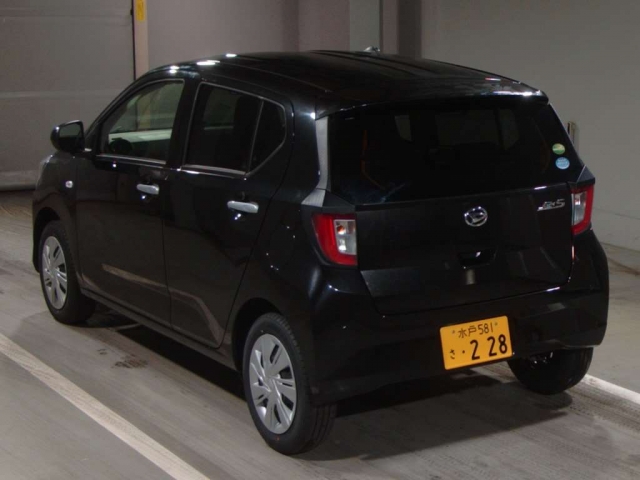 Import and buy DAIHATSU MIRA E S 2017 from Japan to Nairobi, Kenya