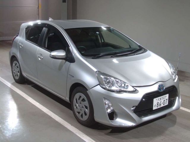 Import and buy TOYOTA AQUA 2017 from Japan to Nairobi, Kenya