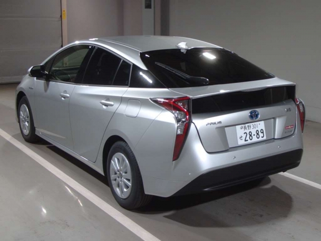 Import and buy TOYOTA PRIUS 2018 from Japan to Nairobi, Kenya