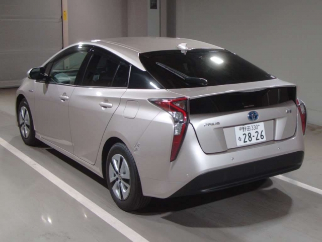 Import and buy TOYOTA PRIUS 2017 from Japan to Nairobi, Kenya