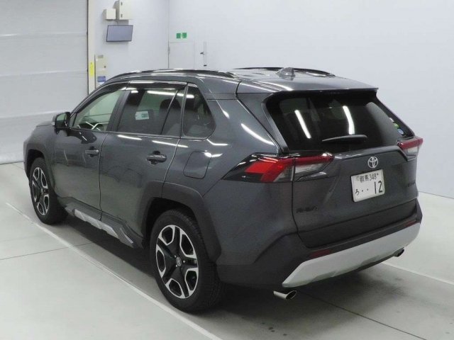 Import and buy TOYOTA RAV4 2019 from Japan to Nairobi, Kenya