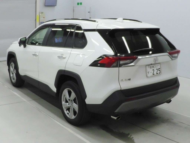 Import and buy TOYOTA RAV4 2019 from Japan to Nairobi, Kenya