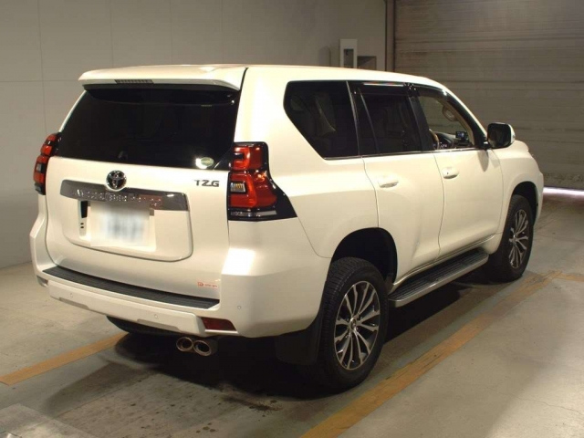 Import and buy TOYOTA LAND CRUISER PRADO 2017 from Japan to Nairobi, Kenya