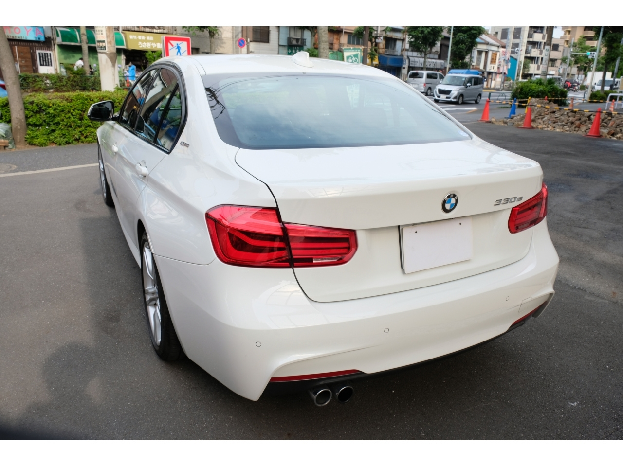 Import and buy BMW 3 SERIES 2018 from Japan to Nairobi, Kenya