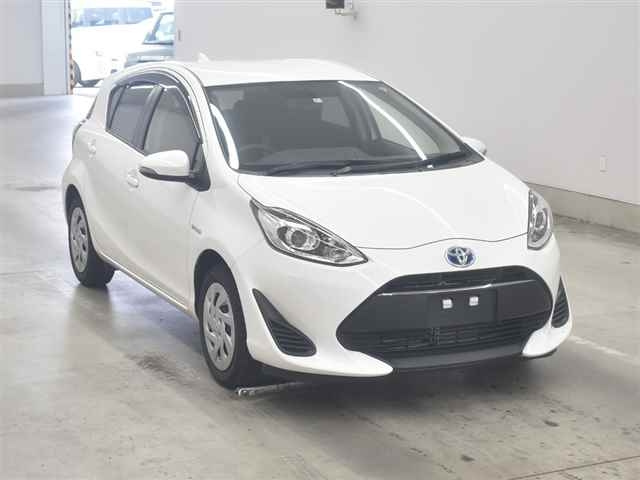 Import and buy TOYOTA AQUA 2018 from Japan to Nairobi, Kenya