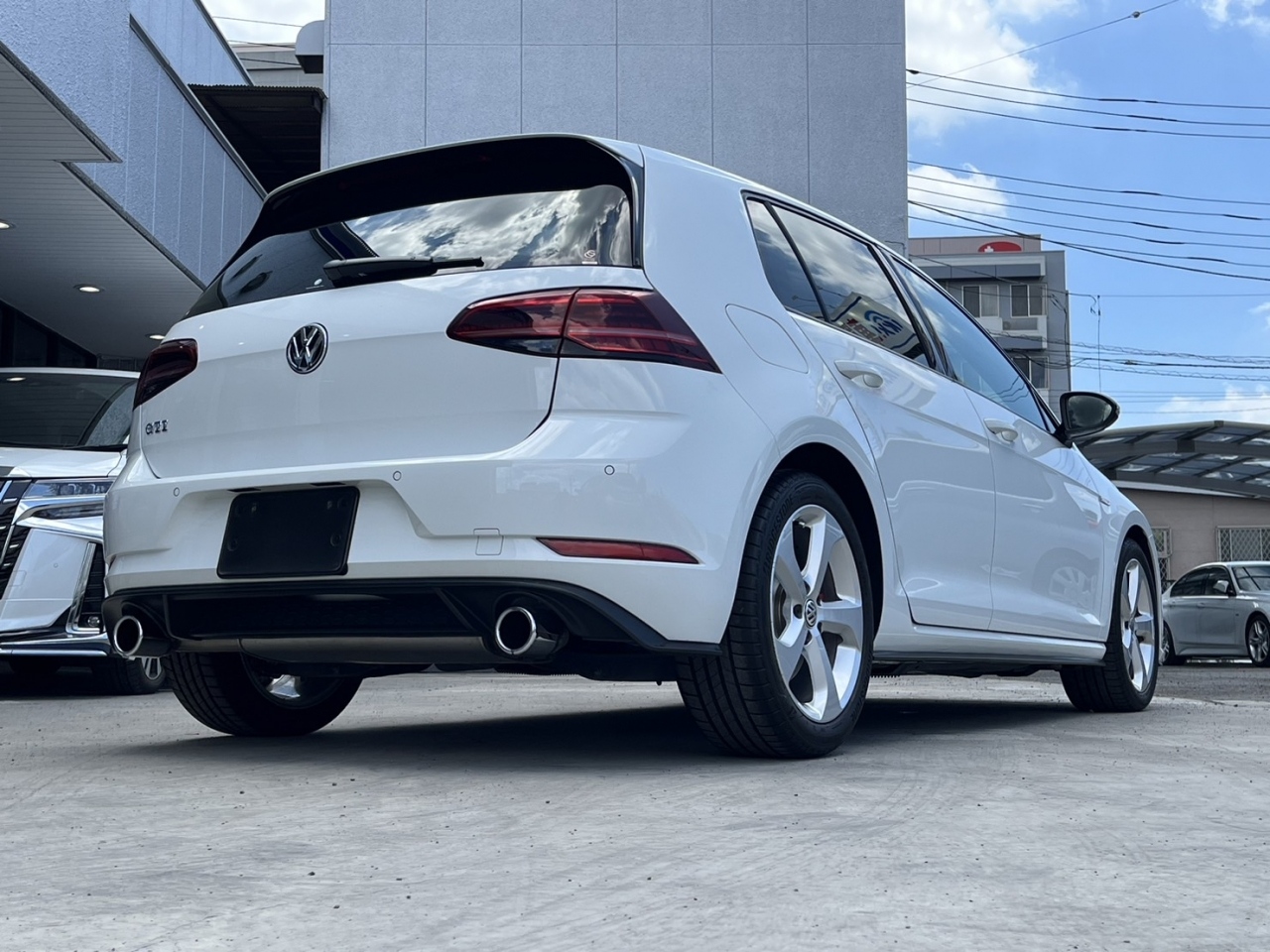 Import and buy VOLKSWAGEN GOLF GTI 2018 from Japan to Nairobi, Kenya