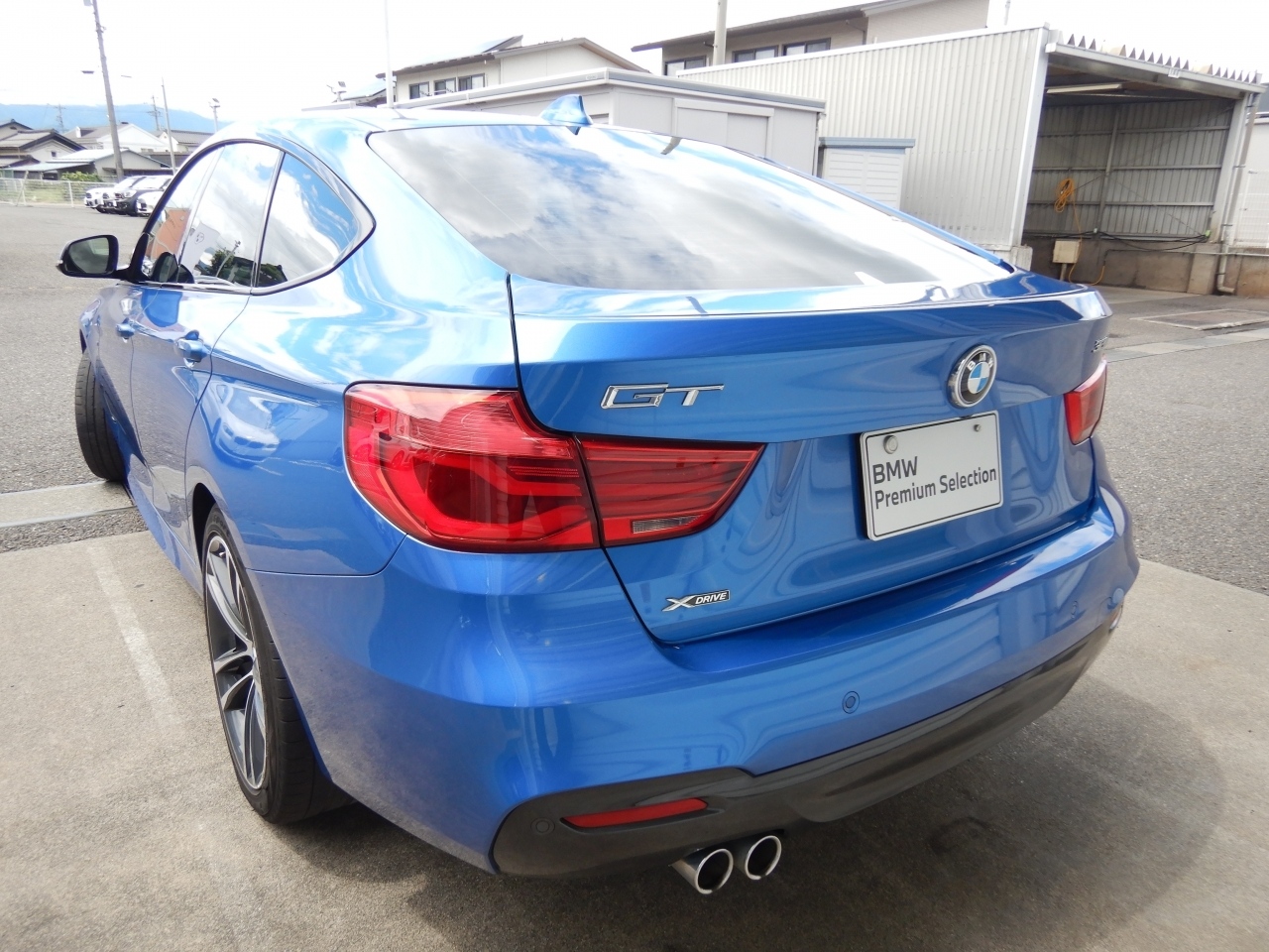 Import and buy BMW 3 SERIES 2018 from Japan to Nairobi, Kenya