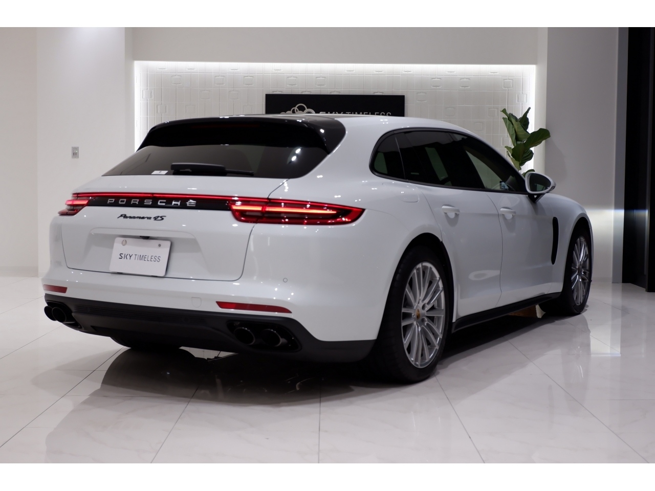 Import and buy PORSCHE PANAMERA SPORT TOURISMO 2019 from Japan to Nairobi, Kenya