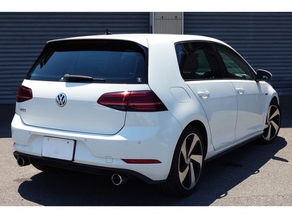 Import and buy VOLKSWAGEN GOLF GTI 2017 from Japan to Nairobi, Kenya