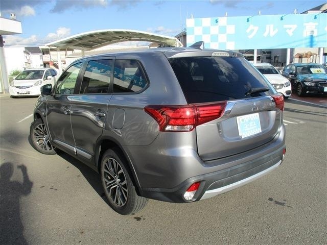 Import and buy MITSUBISHI OUTLANDER 2017 from Japan to Nairobi, Kenya