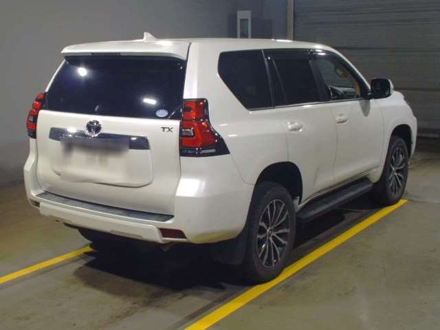 Import and buy TOYOTA LAND CRUISER PRADO 2018 from Japan to Nairobi, Kenya