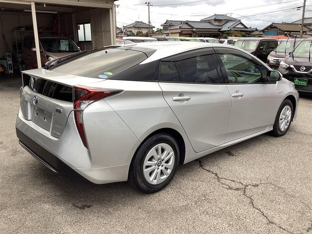 Import and buy TOYOTA PRIUS 2018 from Japan to Nairobi, Kenya