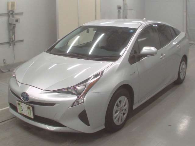 Import and buy TOYOTA PRIUS 2018 from Japan to Nairobi, Kenya