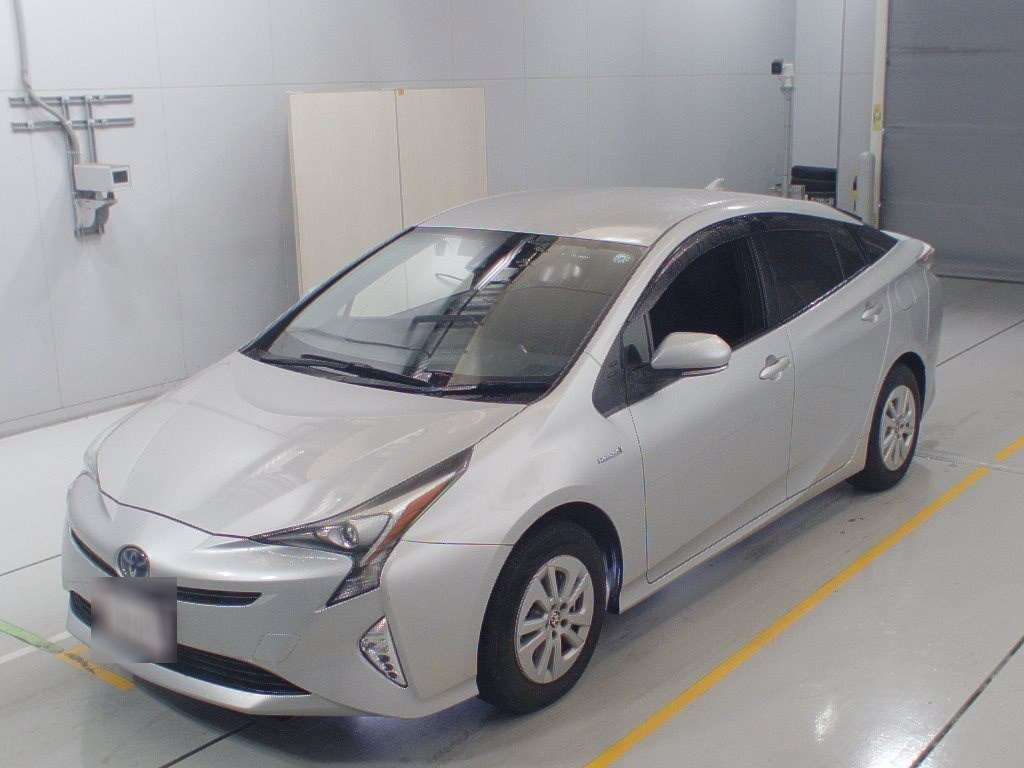 Import and buy TOYOTA PRIUS 2018 from Japan to Nairobi, Kenya