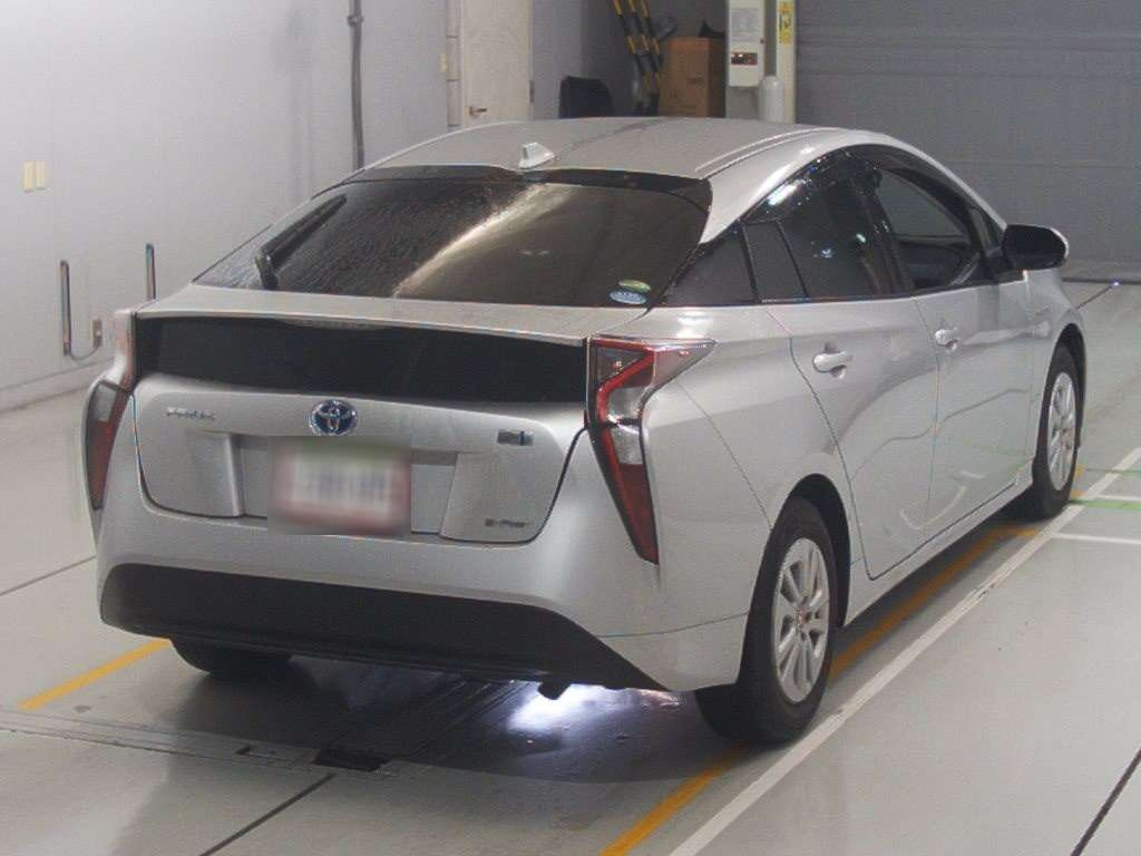 Import and buy TOYOTA PRIUS 2018 from Japan to Nairobi, Kenya