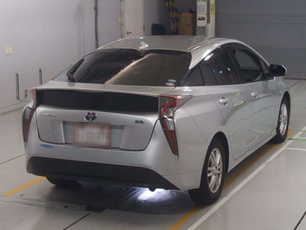 Import and buy TOYOTA PRIUS 2017 from Japan to Nairobi, Kenya