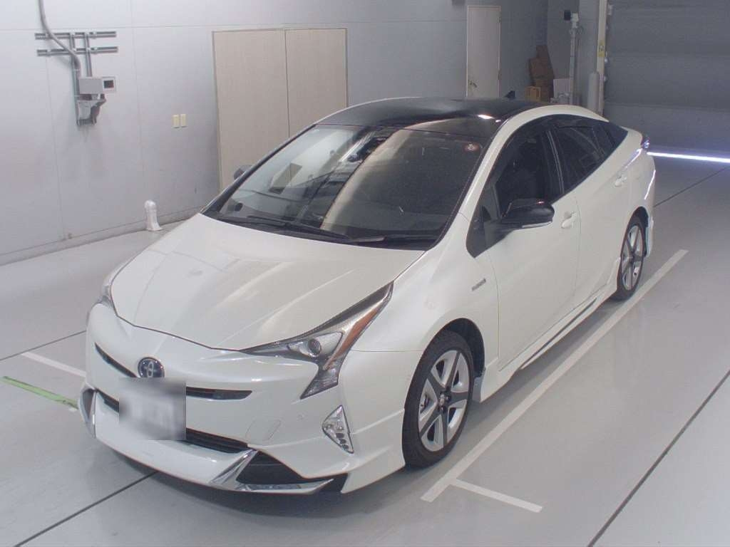 Import and buy TOYOTA PRIUS 2018 from Japan to Nairobi, Kenya