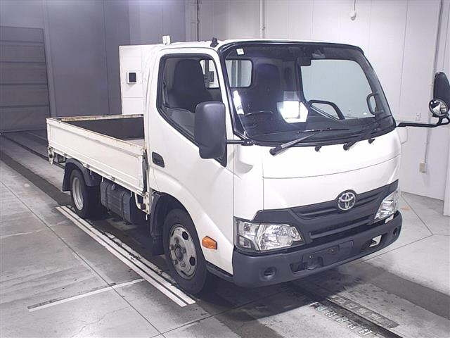 Import and buy TOYOTA DYNA 2018 from Japan to Nairobi, Kenya