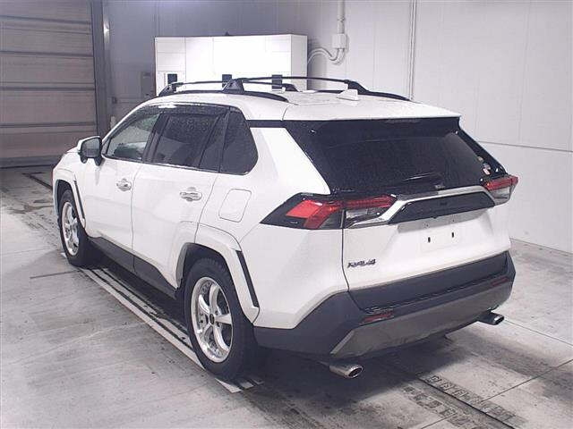 Import and buy TOYOTA RAV4 2019 from Japan to Nairobi, Kenya