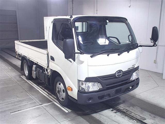 Import and buy HINO DUTRO 2017 from Japan to Nairobi, Kenya