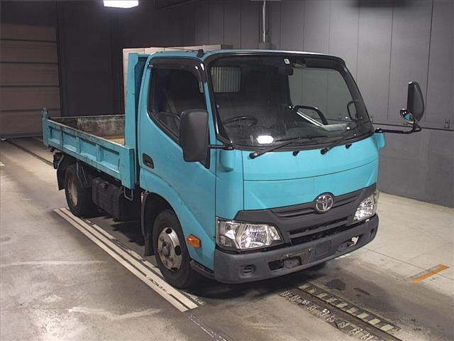 Import and buy TOYOTA DYNA 2017 from Japan to Nairobi, Kenya