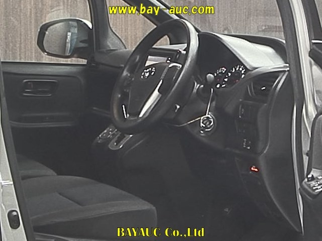 Import and buy TOYOTA VOXY 2018 from Japan to Nairobi, Kenya