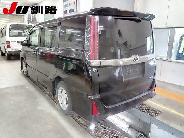 Import and buy TOYOTA NOAH 2019 from Japan to Nairobi, Kenya