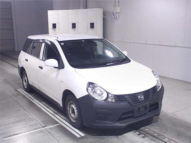 Import and buy NISSAN AD 2018 from Japan to Nairobi, Kenya