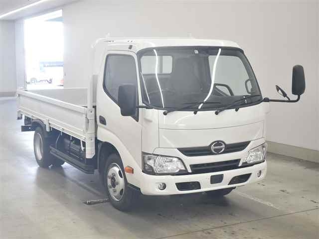 Import and buy HINO DUTRO 2017 from Japan to Nairobi, Kenya