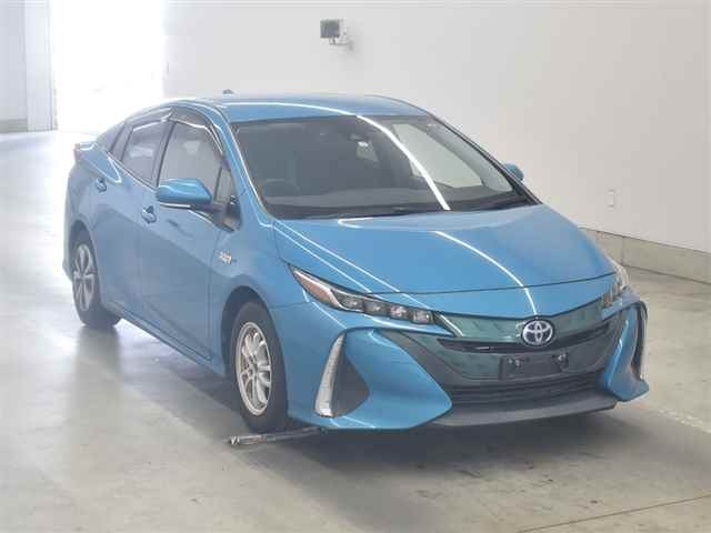 Import and buy TOYOTA PRIUS PHV 2017 from Japan to Nairobi, Kenya