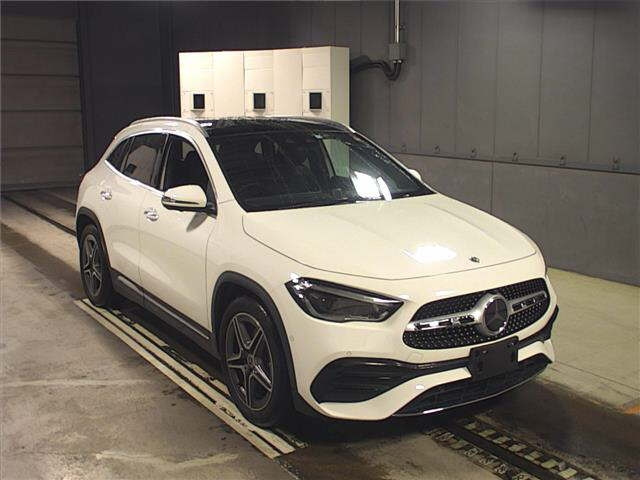 Import and buy MERCEDES BENZ GLA CLASS 2020 from Japan to Nairobi, Kenya