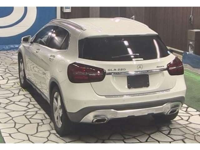 Import and buy MERCEDES BENZ GLA CLASS 2018 from Japan to Nairobi, Kenya