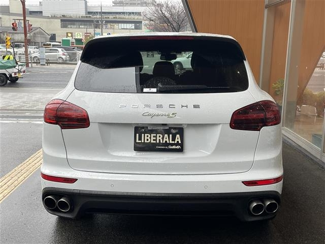 Import and buy PORSCHE CAYENNE 2017 from Japan to Nairobi, Kenya