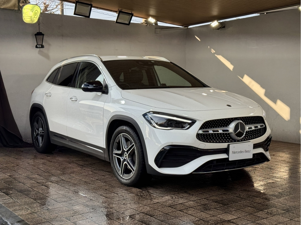 Import and buy MERCEDES BENZ GLA CLASS 2021 from Japan to Nairobi, Kenya