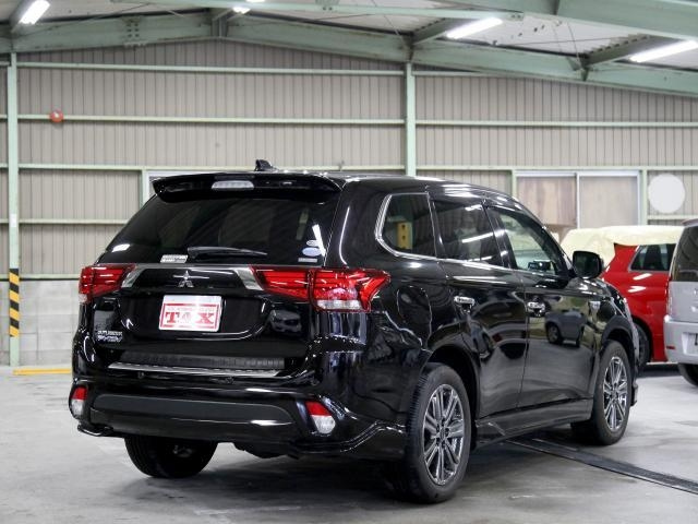 Import and buy MITSUBISHI OUTLANDER PHEV 2017 from Japan to Nairobi, Kenya