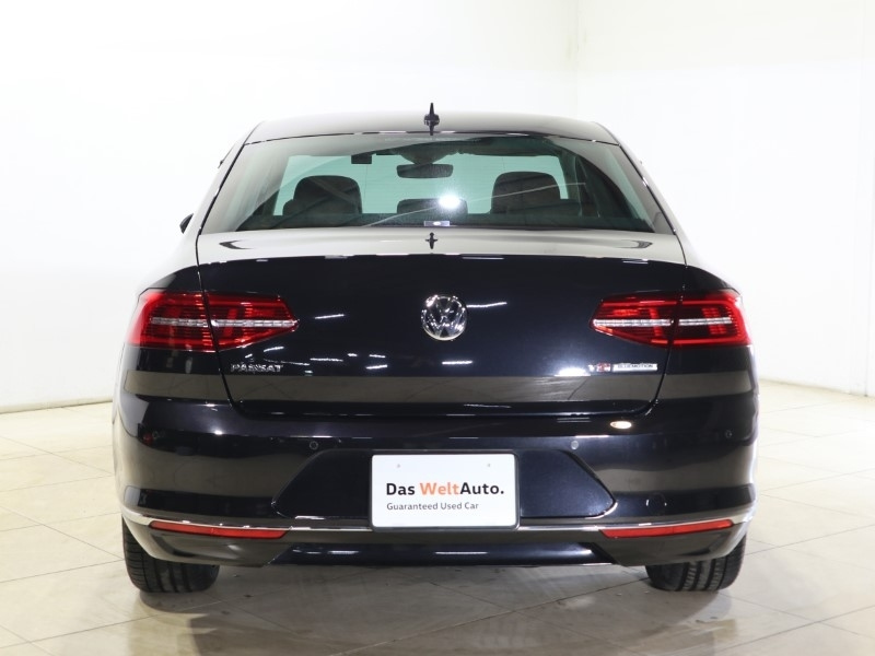 Import and buy VOLKSWAGEN PASSAT 2017 from Japan to Nairobi, Kenya