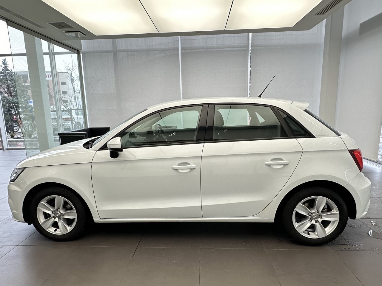 Import and buy AUDI A1 SPORTBACK 2017 from Japan to Nairobi, Kenya