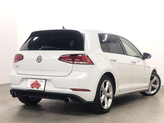 Import and buy VOLKSWAGEN GOLF GTI 2017 from Japan to Nairobi, Kenya