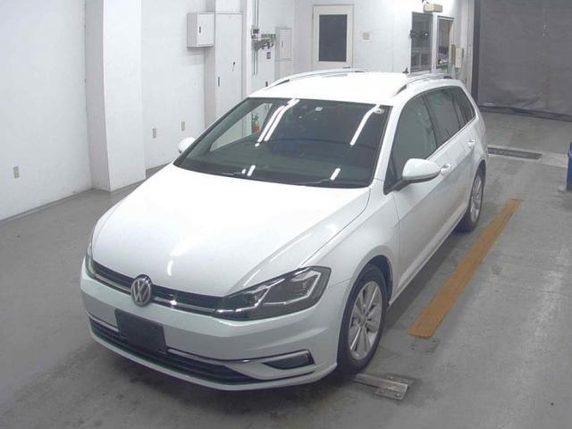 Import and buy VOLKSWAGEN GOLF VARIANT 2017 from Japan to Nairobi, Kenya