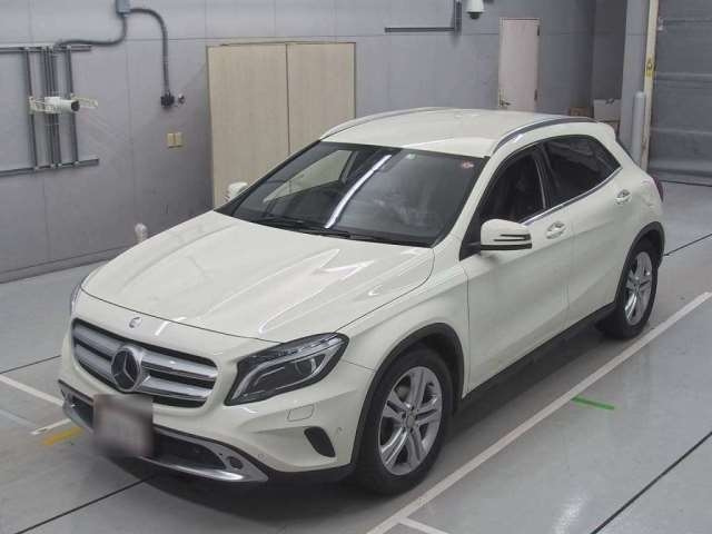 Import and buy MERCEDES BENZ GLA CLASS 2017 from Japan to Nairobi, Kenya