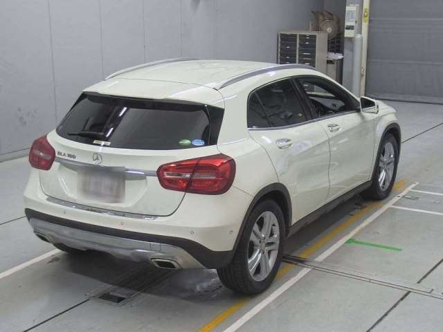 Import and buy MERCEDES BENZ GLA CLASS 2017 from Japan to Nairobi, Kenya