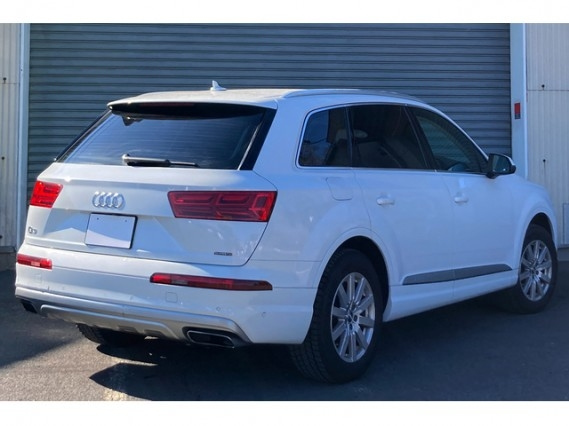 Import and buy AUDI Q7 2019 from Japan to Nairobi, Kenya