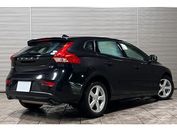 Import and buy VOLVO V40 2017 from Japan to Nairobi, Kenya