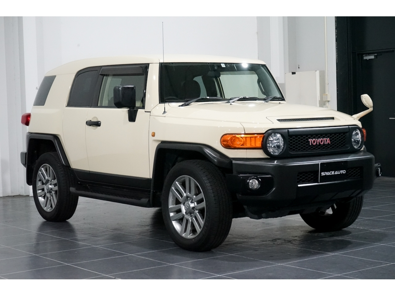 Import and buy TOYOTA FJ CRUISER 2017 from Japan to Nairobi, Kenya