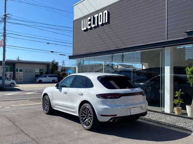 Import and buy PORSCHE MACAN 2019 from Japan to Nairobi, Kenya