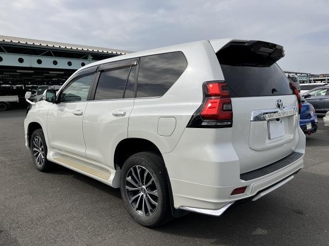 Import and buy TOYOTA LAND CRUISER PRADO 2018 from Japan to Nairobi, Kenya