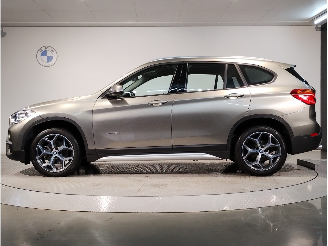 Import and buy BMW X1 2017 from Japan to Nairobi, Kenya