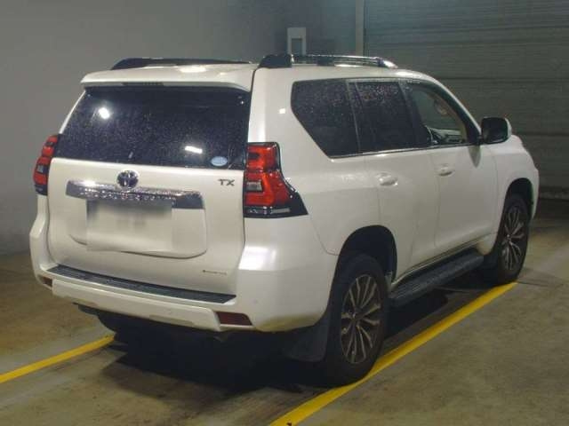 Import and buy TOYOTA LAND CRUISER PRADO 2017 from Japan to Nairobi, Kenya